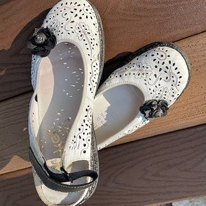 White Reiner , very comfortable